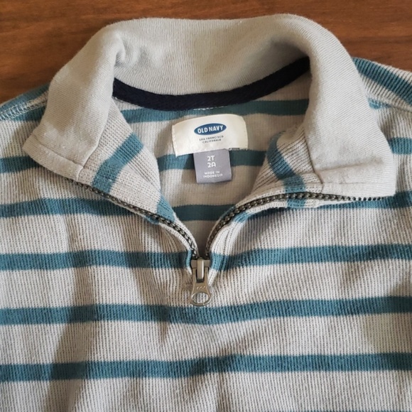Never worn 2T boy stripe pullover old navy - Picture 2 of 2